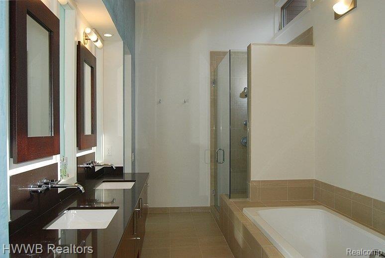 342 Baldwin Road Birmingham, MI 48009 - Photo 8 of 11 Master Bath