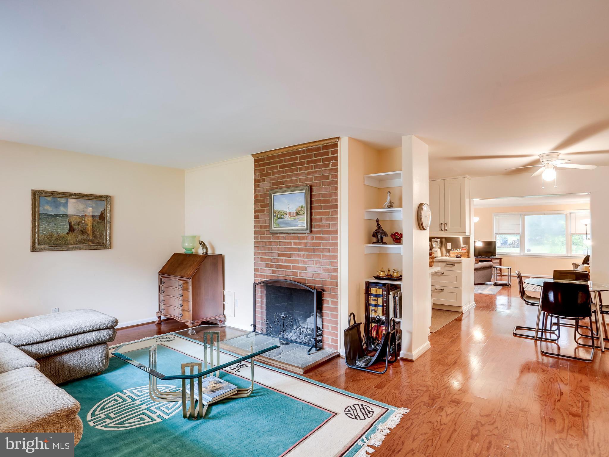 6226 Dana Avenue Springfield, VA 22150 - Photo 3 of 21 Living Room