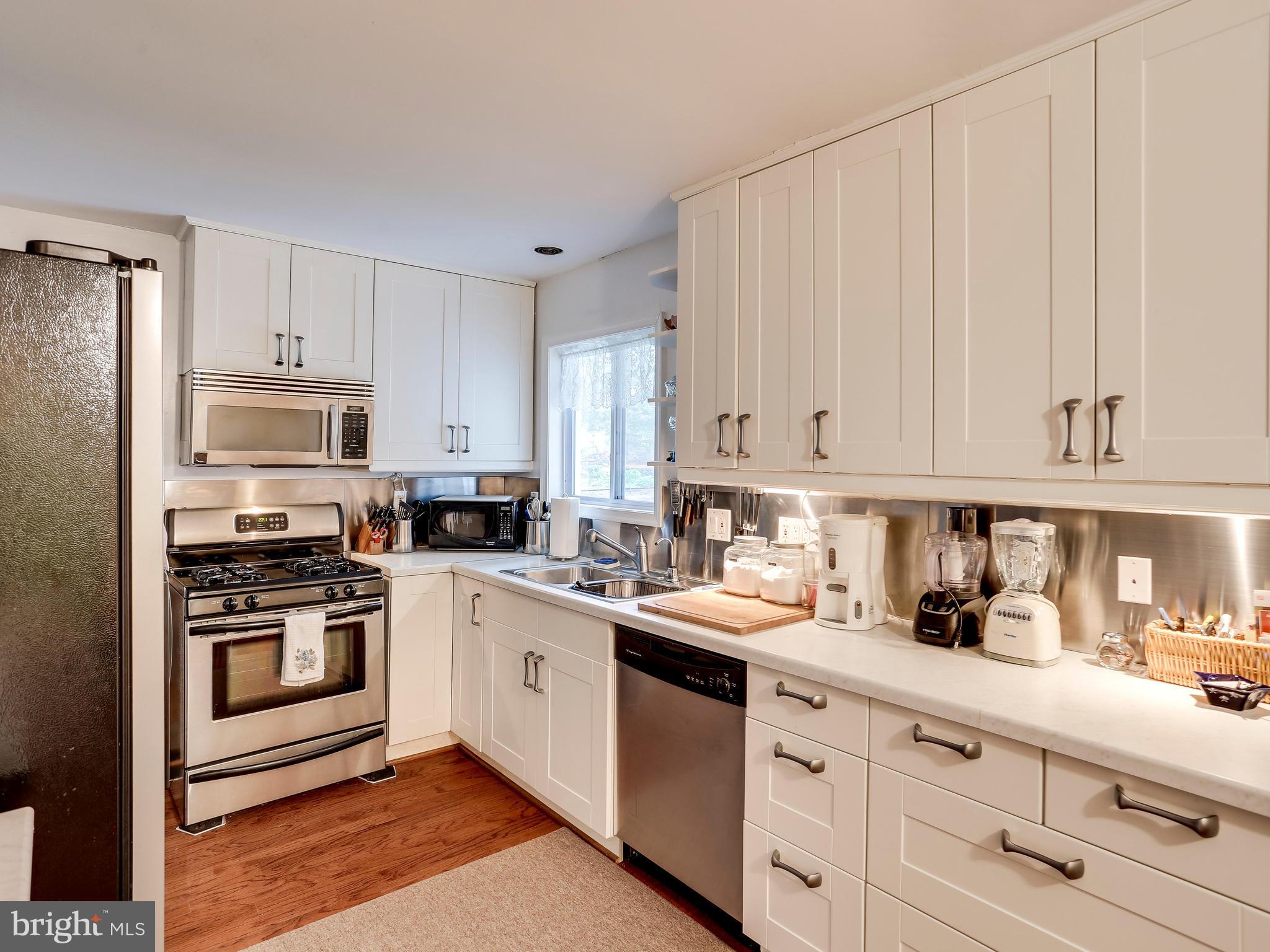 6226 Dana Avenue Springfield, VA 22150 - Photo 7 of 21 Kitchen