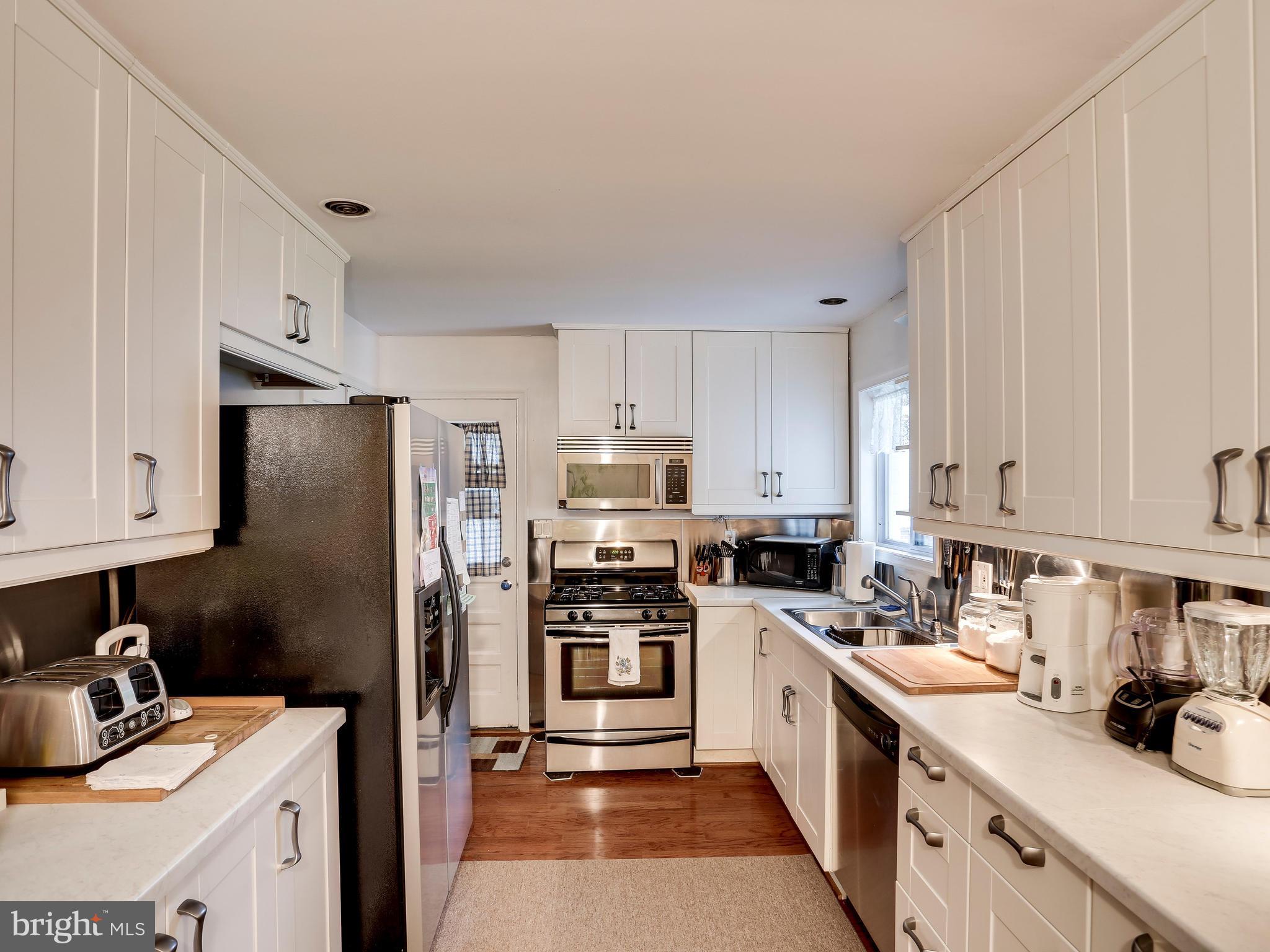 6226 Dana Avenue Springfield, VA 22150 - Photo 9 of 21 Kitchen