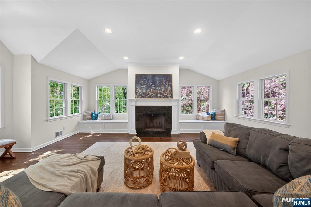 154 Unadilla Road Ridgewood, NJ 07450 - Photo 11 of 36