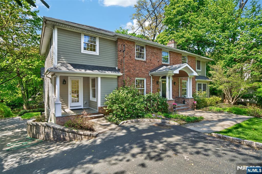 154 Unadilla Road Ridgewood, NJ 07450 - Photo 2 of 36