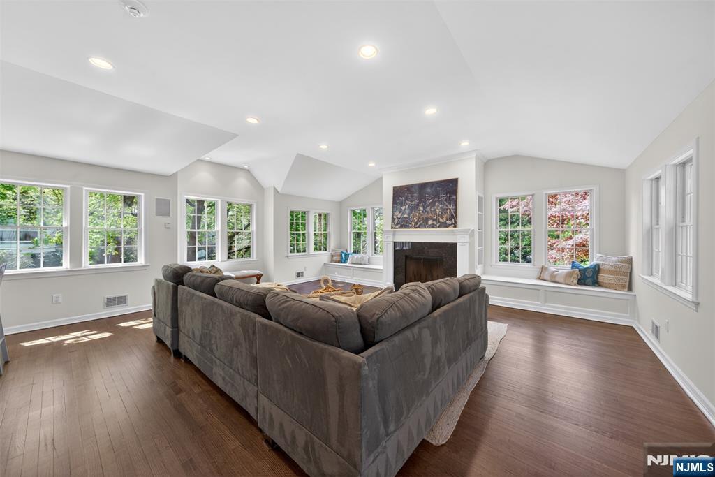 154 Unadilla Road Ridgewood, NJ 07450 - Photo 9 of 36