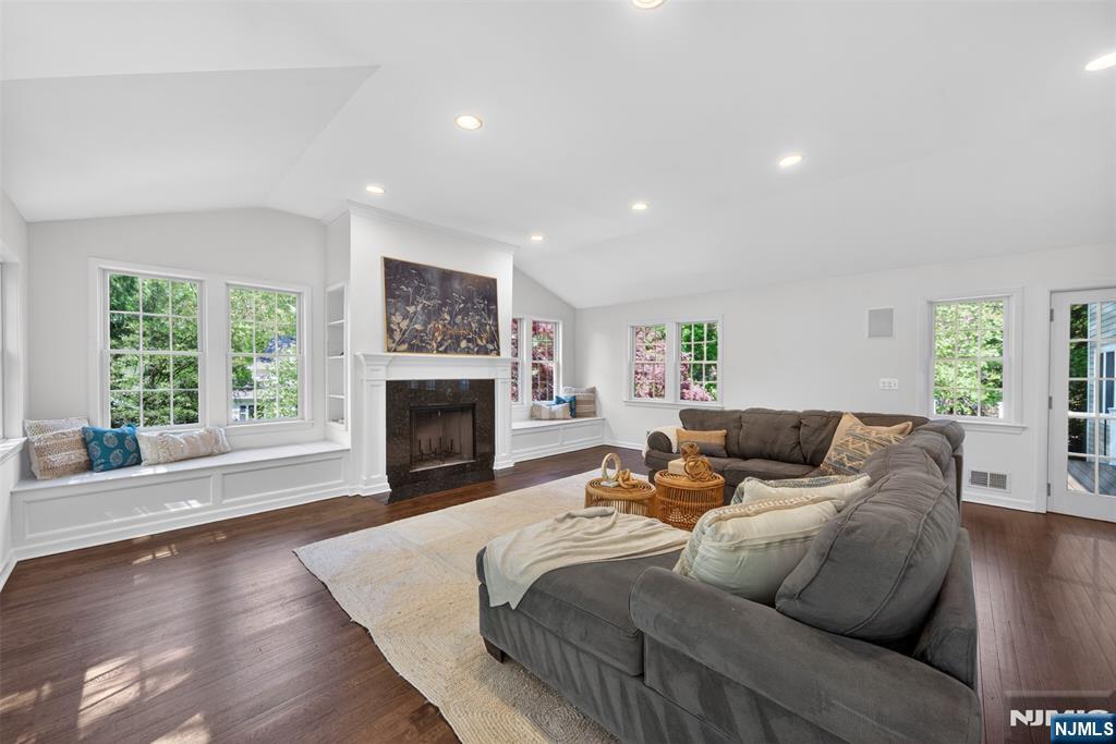 154 Unadilla Road Ridgewood, NJ 07450 - Photo 10 of 36