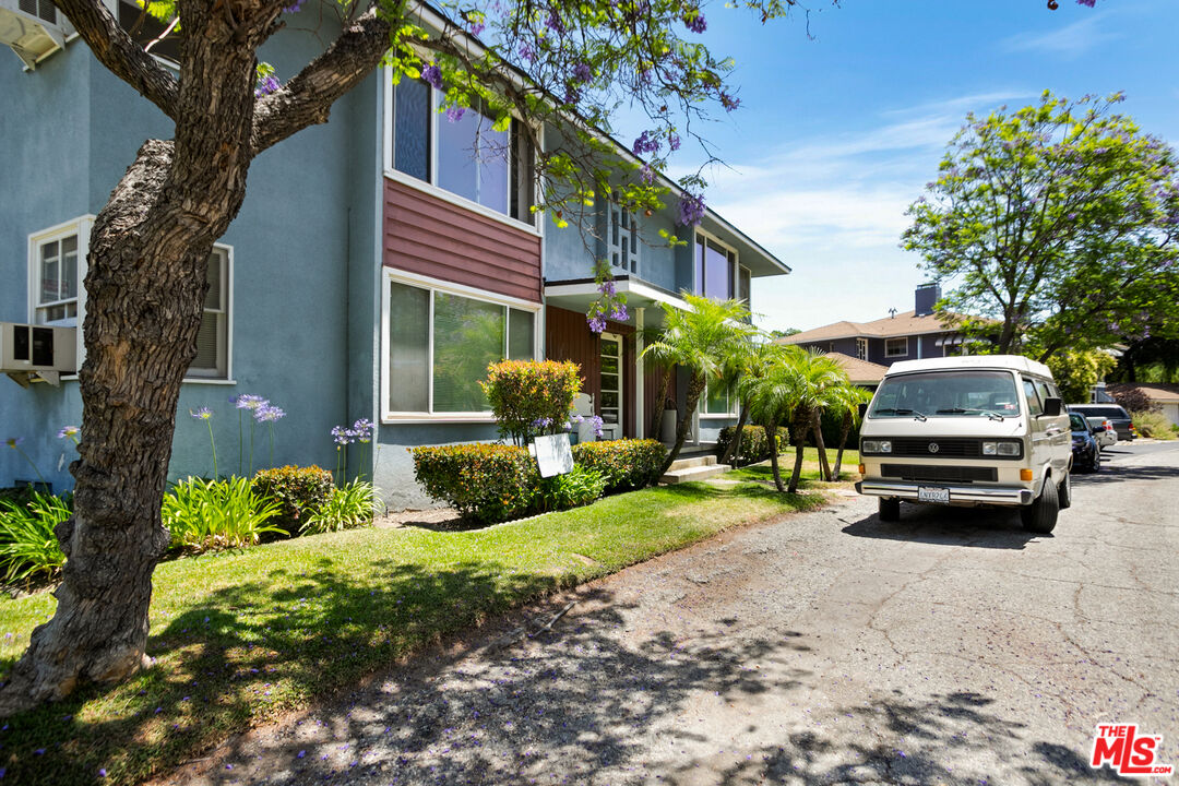 1648 Raymond Hill Road South Pasadena, CA 91030 - Photo 4 of 9 a car parked in front of a house