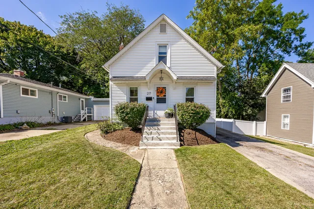 $369,900 | 217 North 6th Street, St. Charles, IL 60174