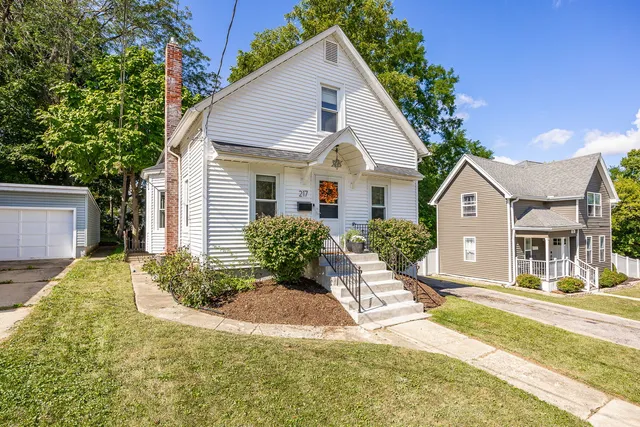 $369,900 | 217 North 6th Street, St. Charles, IL 60174