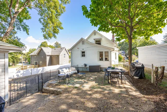 $369,900 | 217 North 6th Street, St. Charles, IL 60174