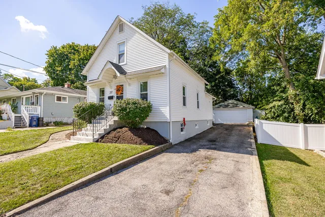 $369,900 | 217 North 6th Street, St. Charles, IL 60174