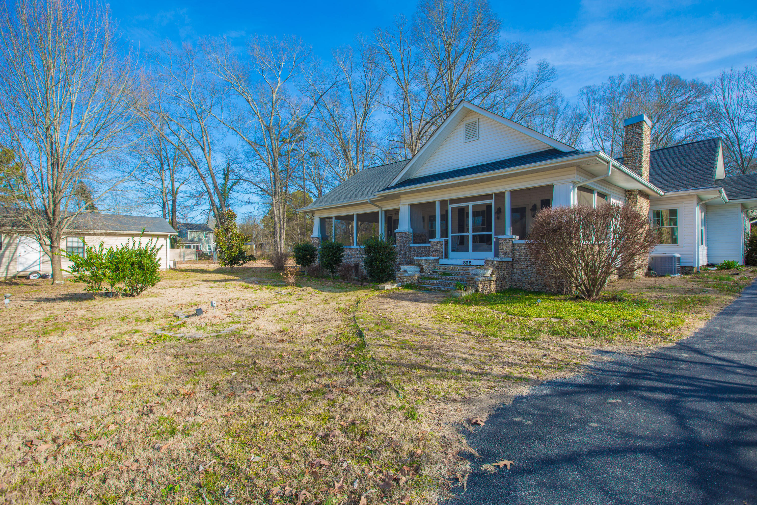 828 Graysville Road Chattanooga, TN 37421 - Photo 2 of 19 828 Graysville Road-1801