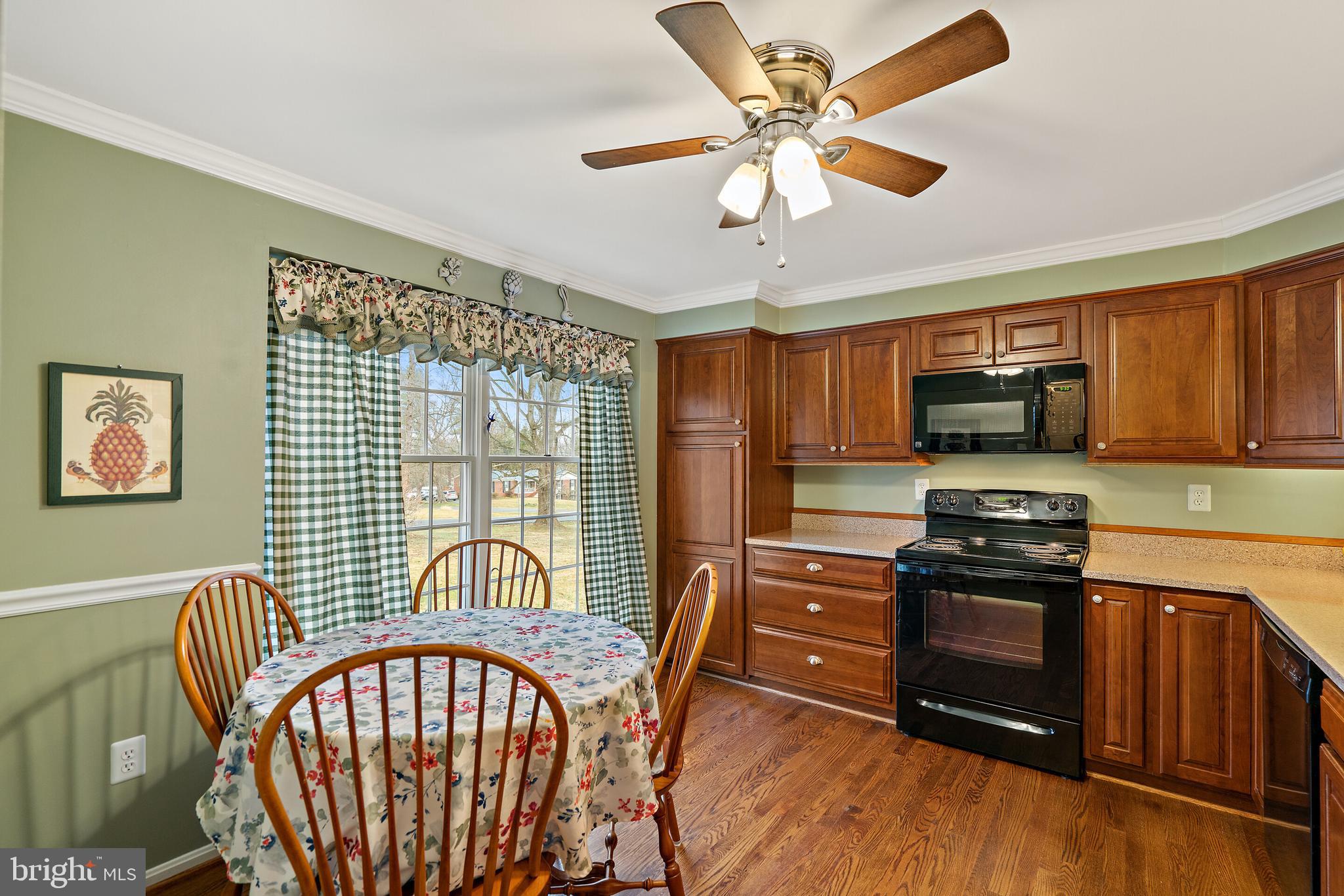509 Foxcroft Road Warrenton, VA 20186 - Photo 11 of 38 Kitchen with dining area