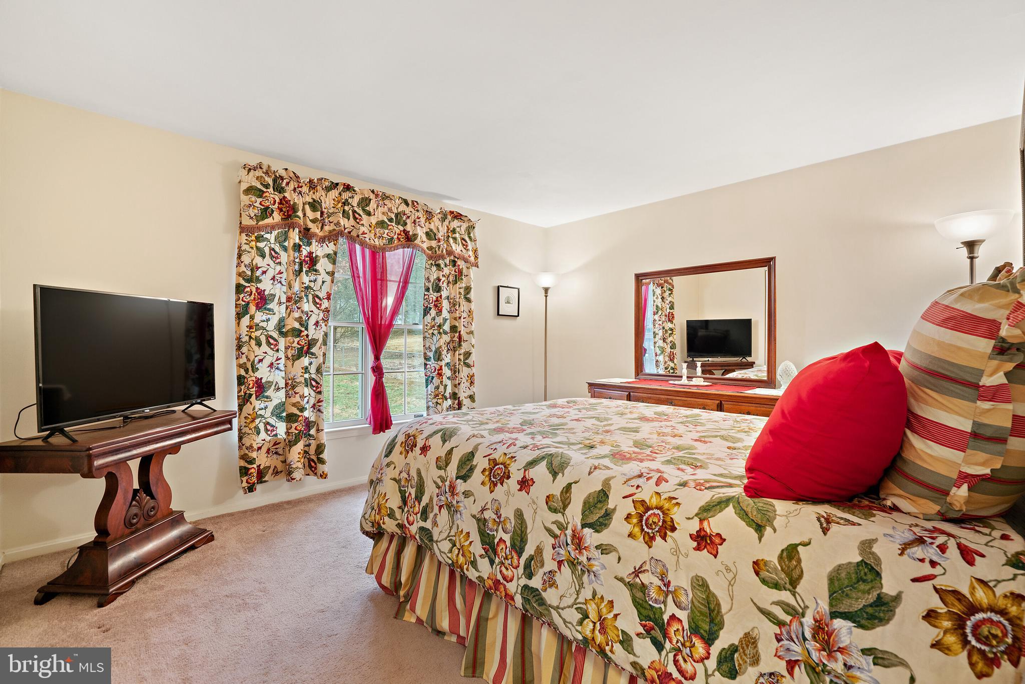 509 Foxcroft Road Warrenton, VA 20186 - Photo 15 of 38 Bedroom #1 from hallway