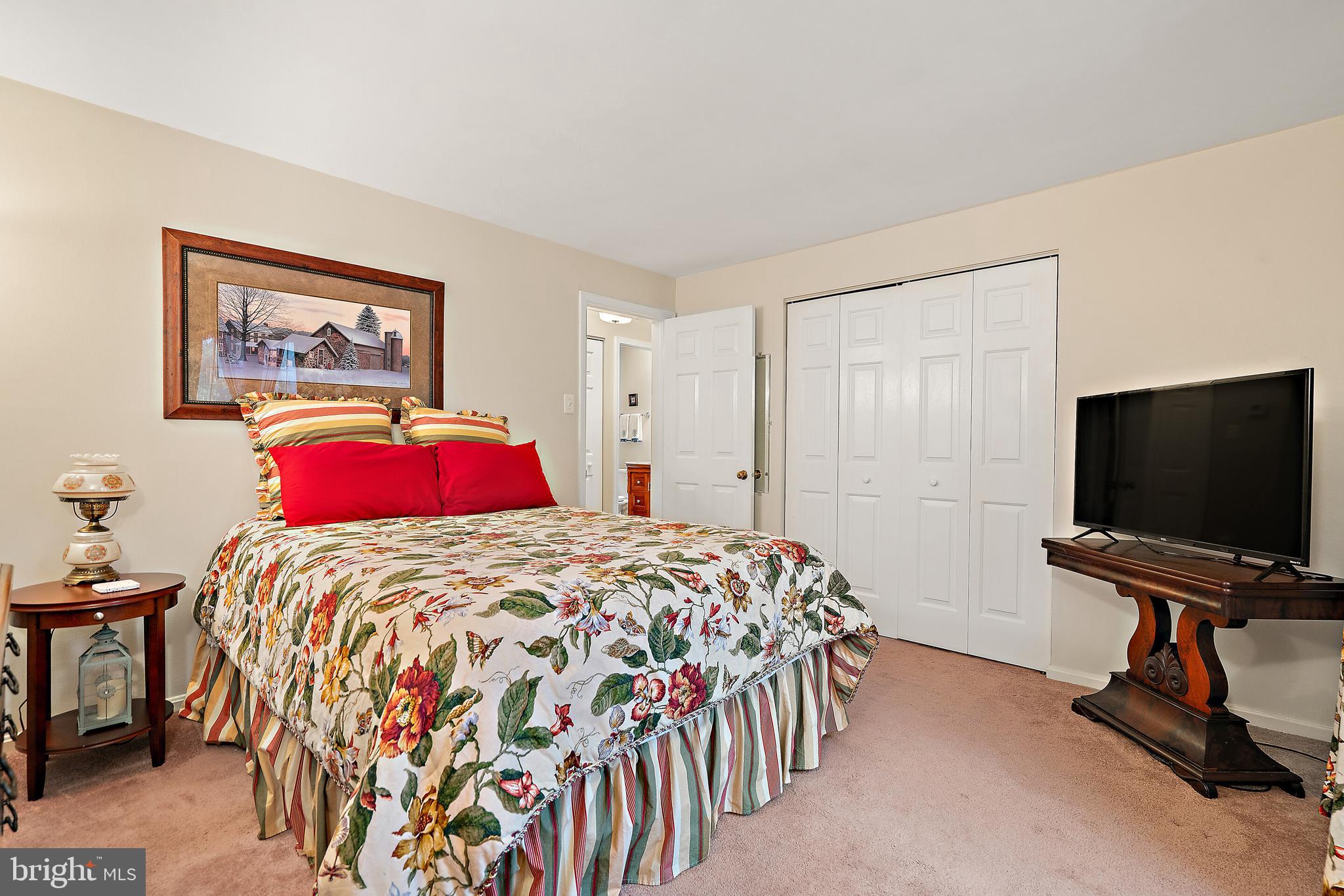 509 Foxcroft Road Warrenton, VA 20186 - Photo 16 of 38 Bedroom #1 looking towards the hallway