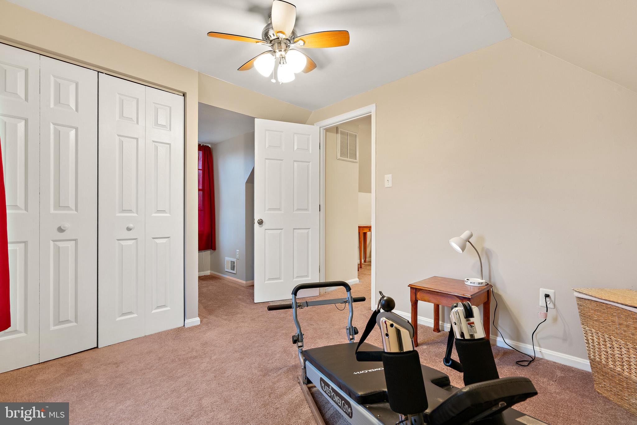 509 Foxcroft Road Warrenton, VA 20186 - Photo 28 of 38 Bedroom #4 looking towards the hallway