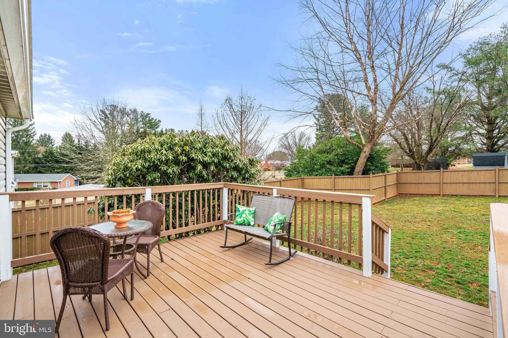 509 Foxcroft Road Warrenton, VA 20186 - Photo 30 of 38 Deck off the living room