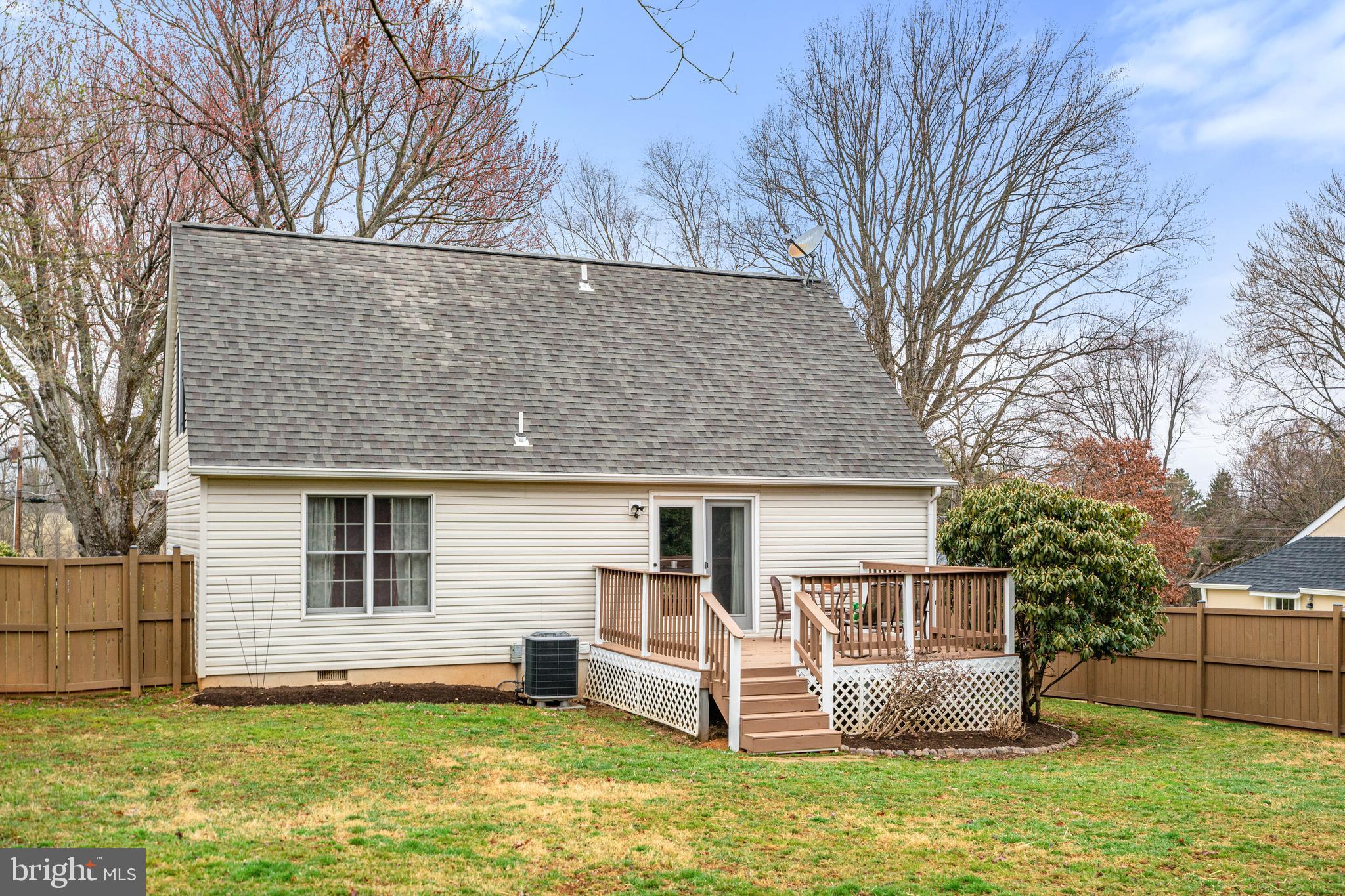 509 Foxcroft Road Warrenton, VA 20186 - Photo 33 of 38 Back of the home
