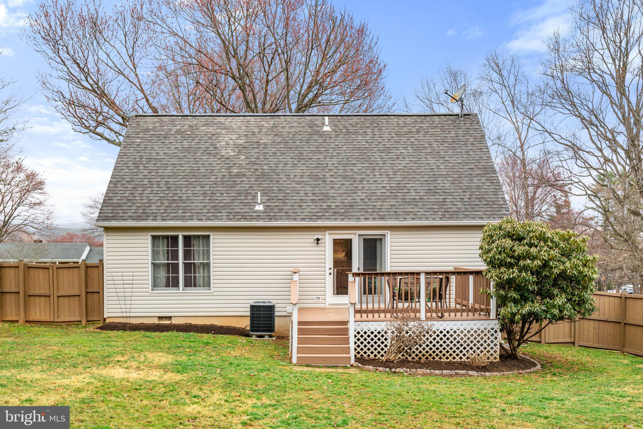 509 Foxcroft Road Warrenton, VA 20186 - Photo 36 of 38 Back of the home