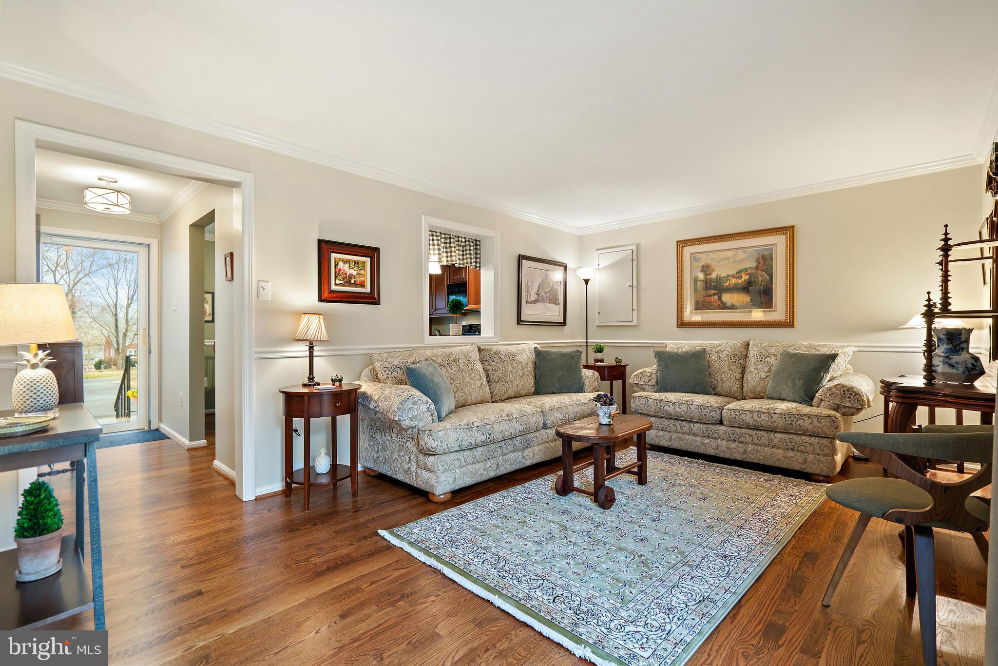 509 Foxcroft Road Warrenton, VA 20186 - Photo 6 of 38 Living room with gleaming hardwood flooring