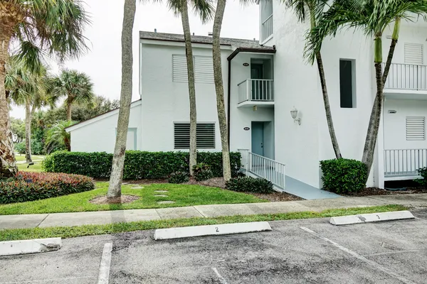 $395,000 | 1550 Northeast Ocean Boulevard, Unit B101, Jensen Beach, FL 34957