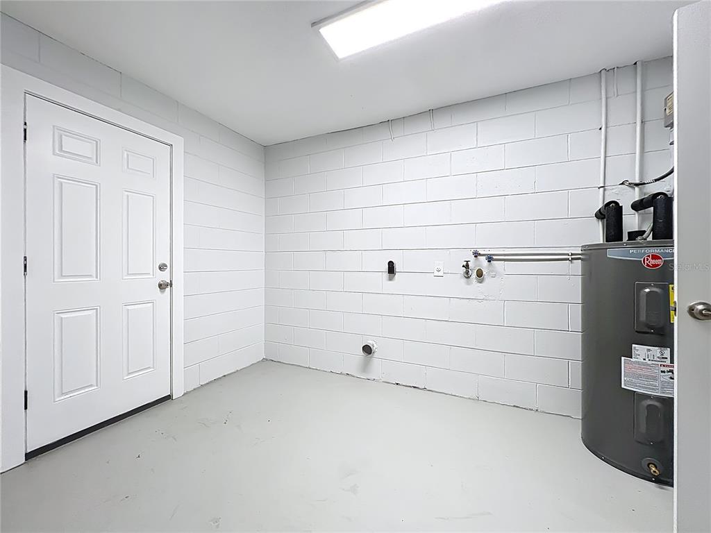 6848 Compass Court Orlando, FL 32810 - Photo 25 of 47 a view of a closet