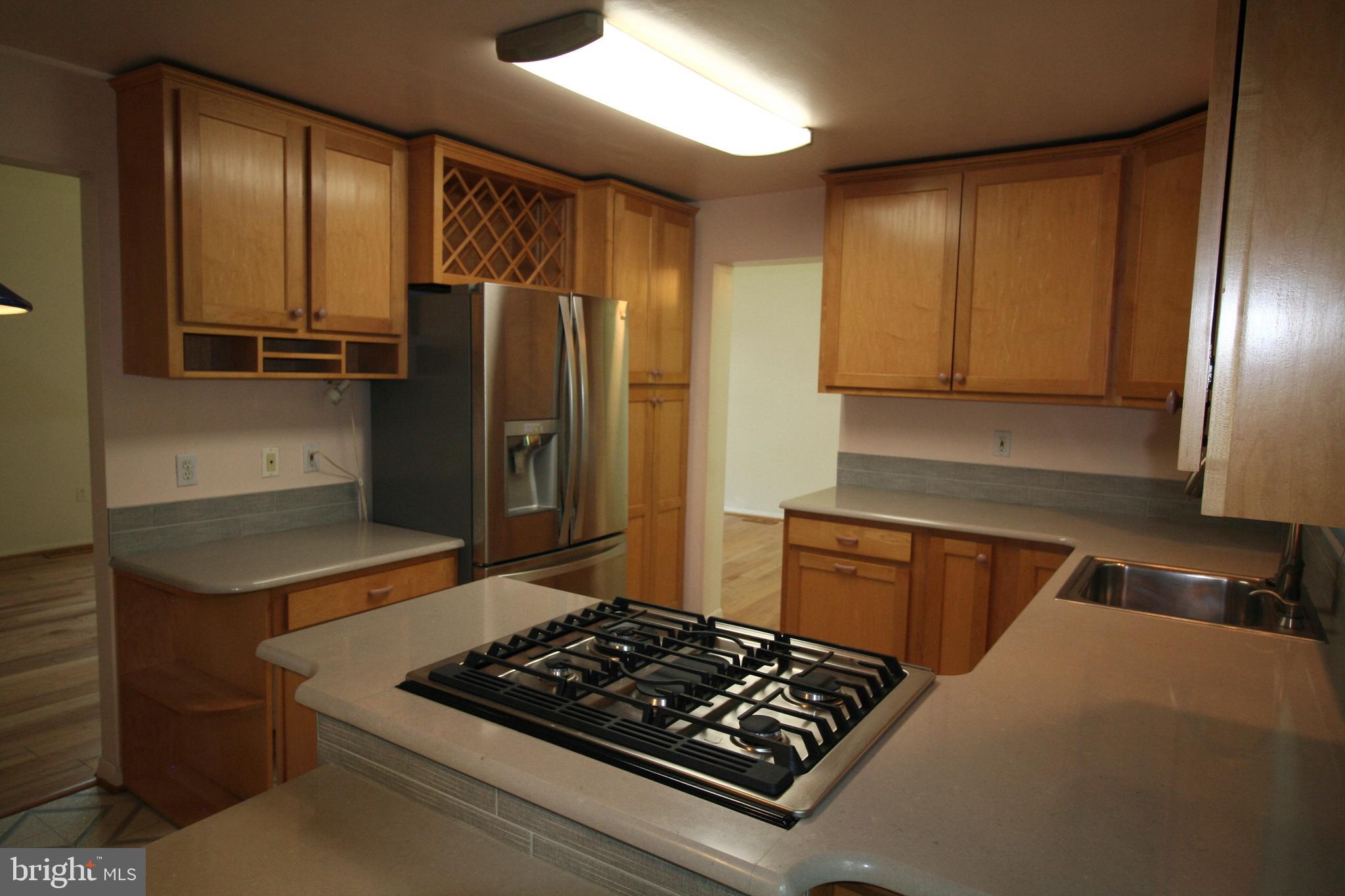 9453 Kilimanjaro Road Columbia, MD 21045 - Photo 13 of 41 Labor-saving layout with many upgrades