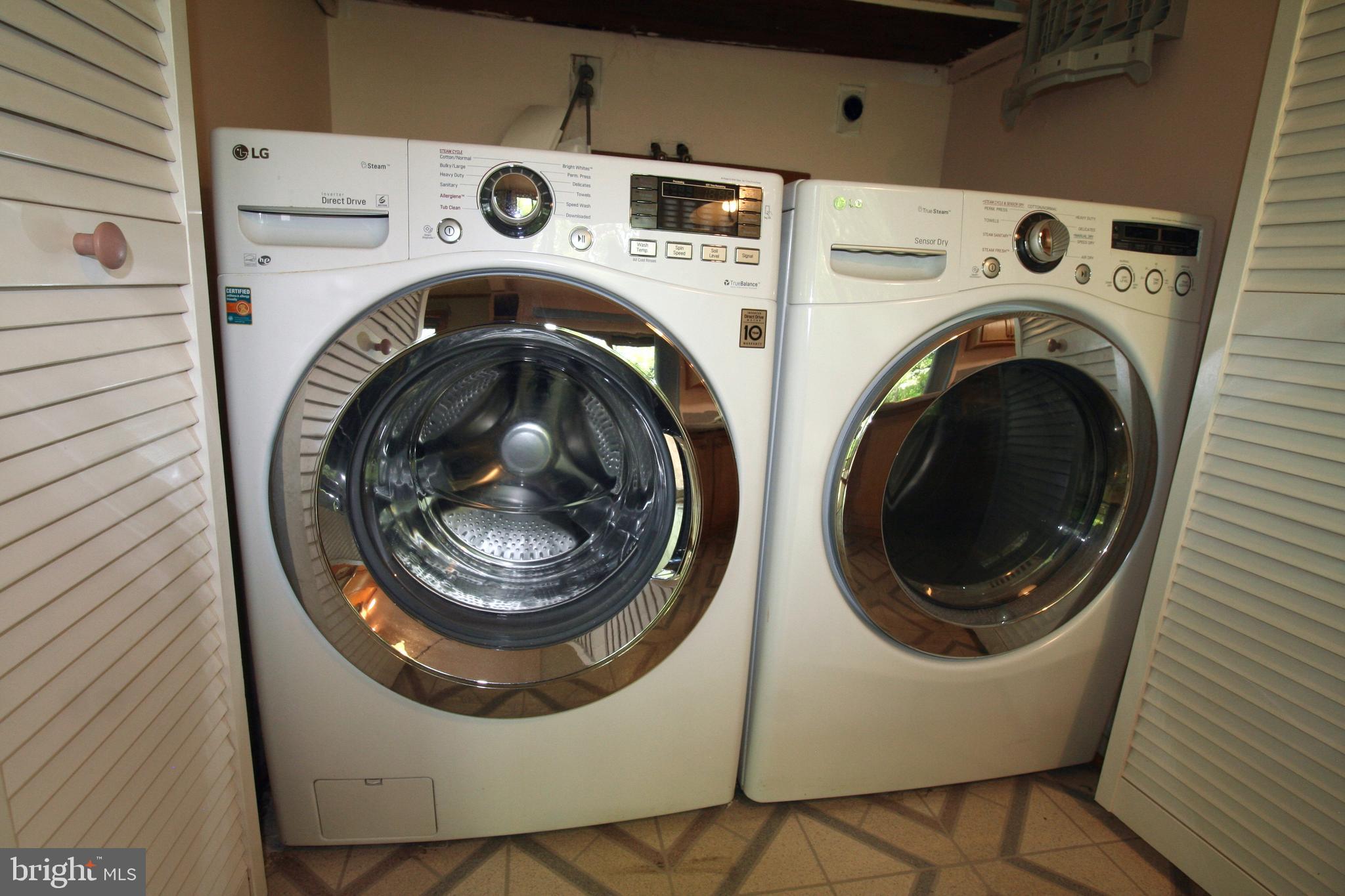 9453 Kilimanjaro Road Columbia, MD 21045 - Photo 16 of 41 Convenient main level washer dryer