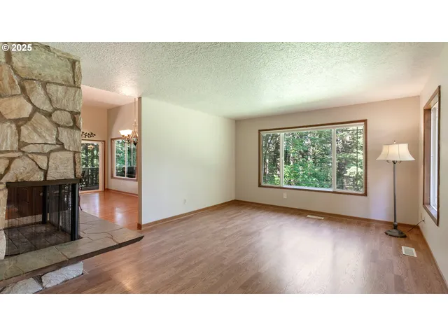 a black and white photo of a living room