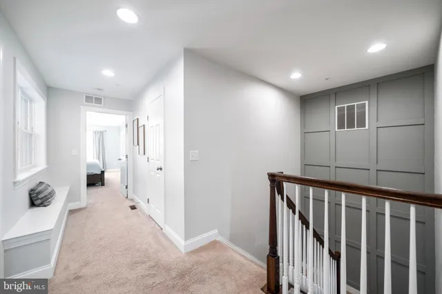 a view of entryway with livingroom