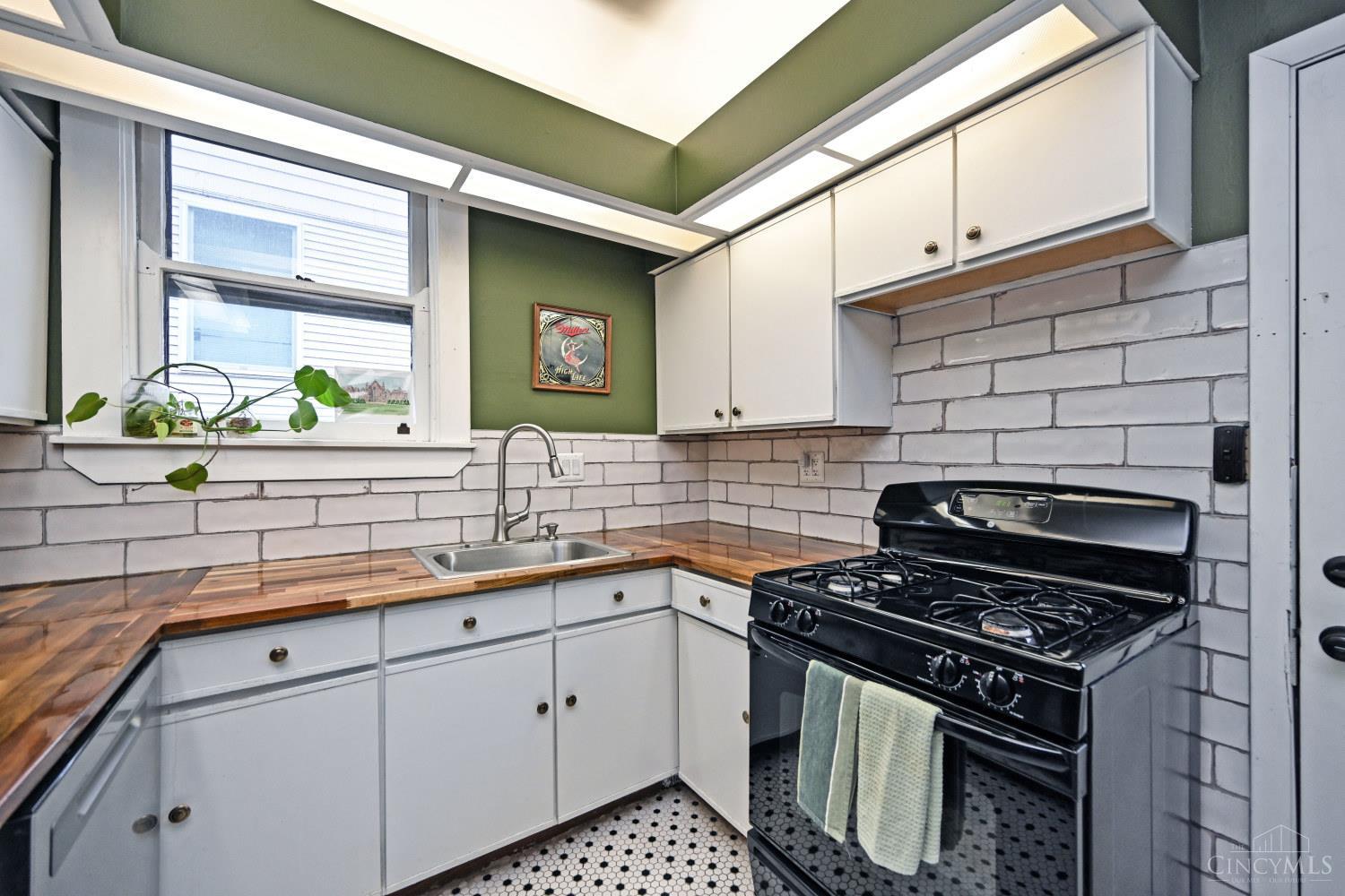 2240 Ravine Street Cincinnati, OH 45219 - Photo 17 of 33 Gallery Image 17