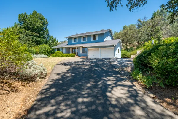 $555,000 | 15046 Vista Knolls Drive, Redding, CA 96001