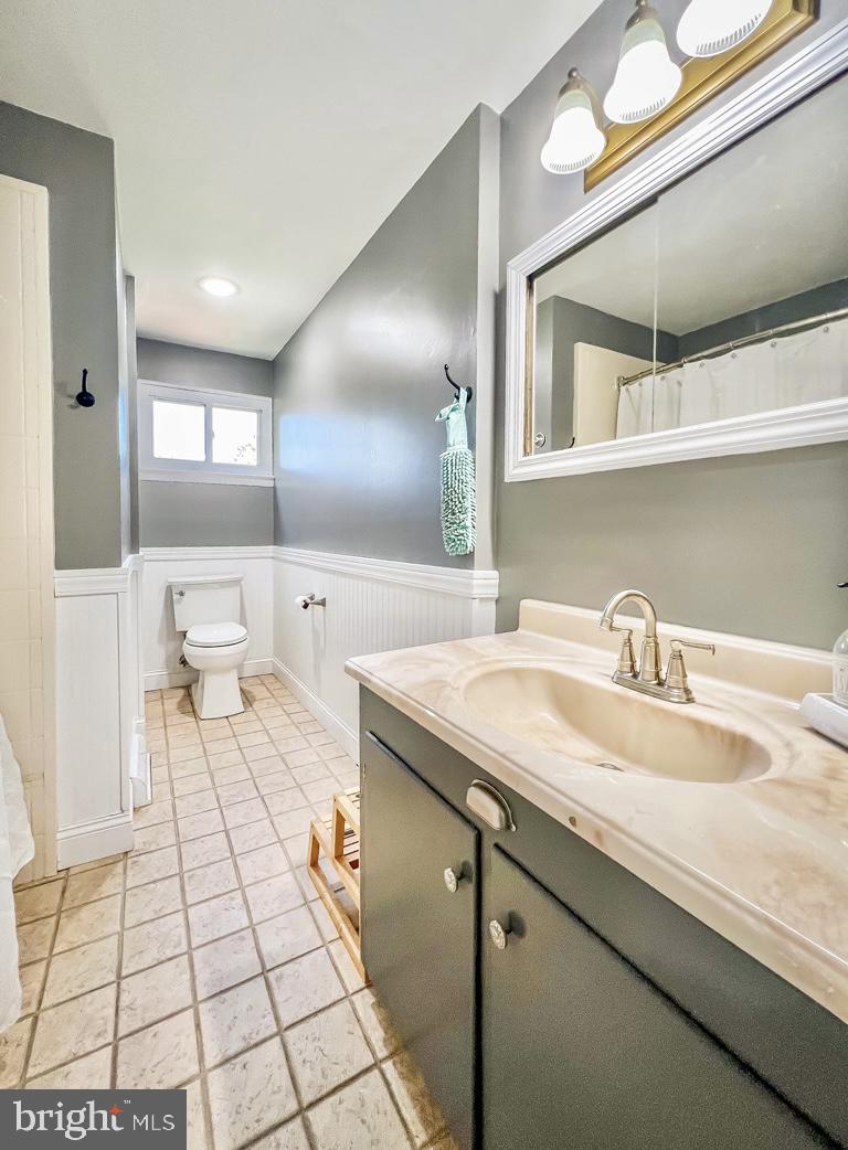 107 Pawnee Road Doylestown, PA 18901 - Photo 20 of 34 Hall bath