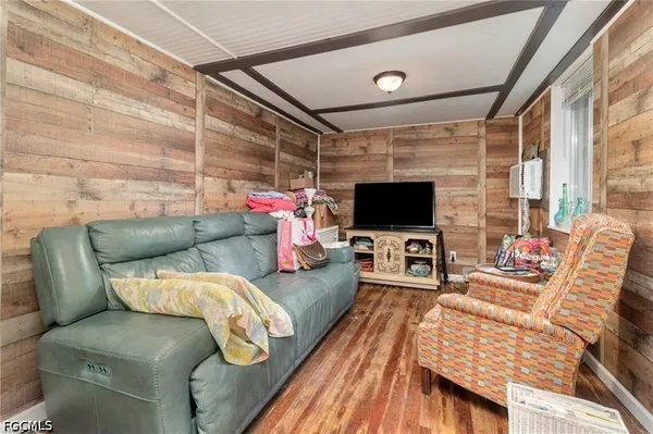 $1,000 | 102 3rd Street, Fort Myers, FL 33907