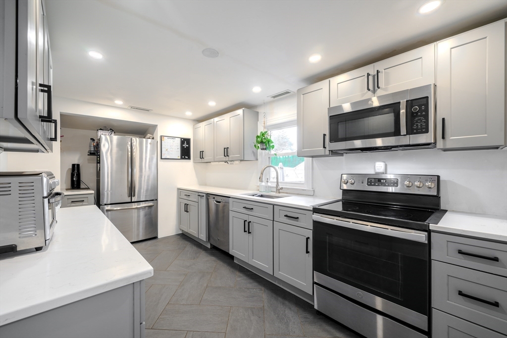 14 Frances Road Woburn, MA 01801 - Photo 3 of 31 Gallery Image 3