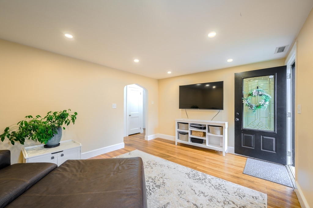 14 Frances Road Woburn, MA 01801 - Photo 8 of 31 Gallery Image 8