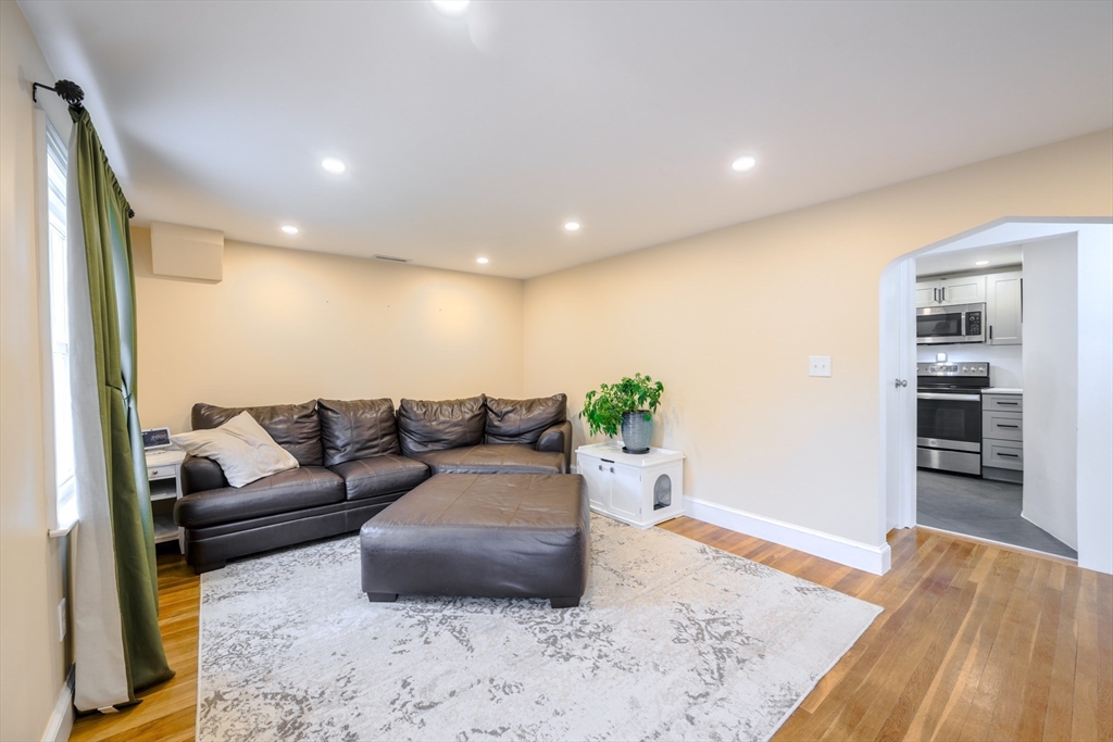 14 Frances Road Woburn, MA 01801 - Photo 9 of 31 Gallery Image 9