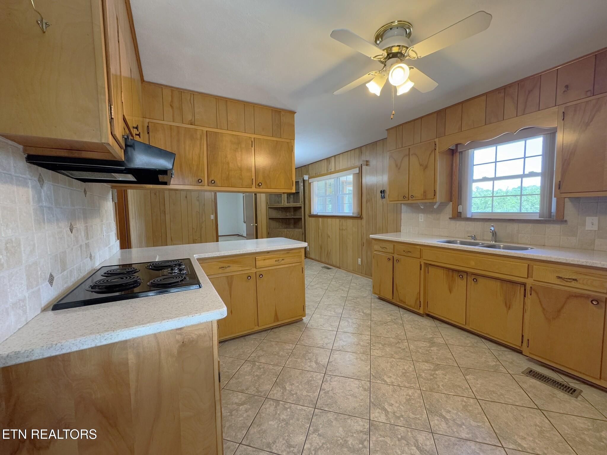 340 Maple Hill Road Loudon, TN 37774 - Photo 3 of 29 Photo 4 copy