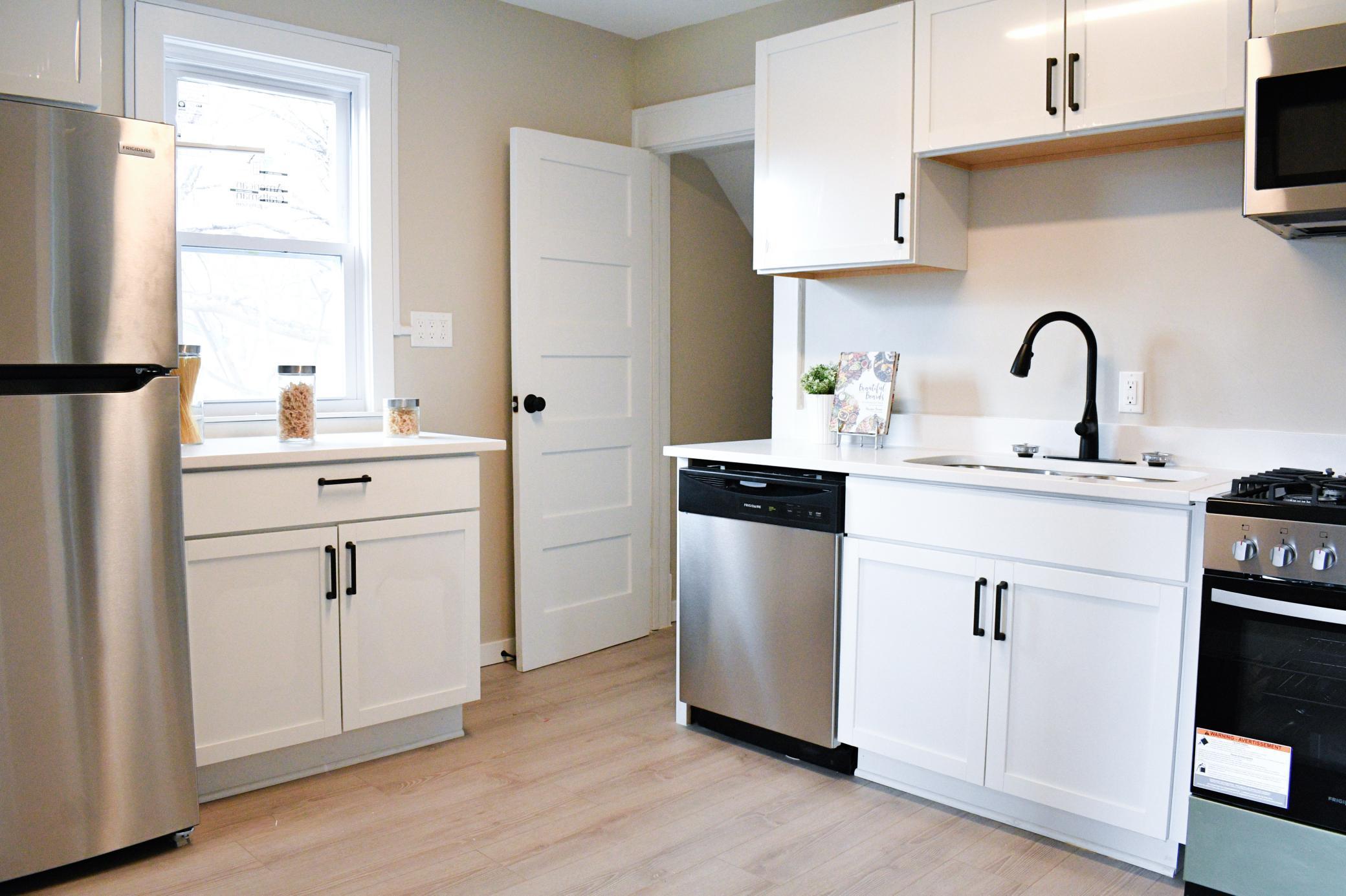 1603 Hudson Road St. Paul, MN 55106 - Photo 6 of 34