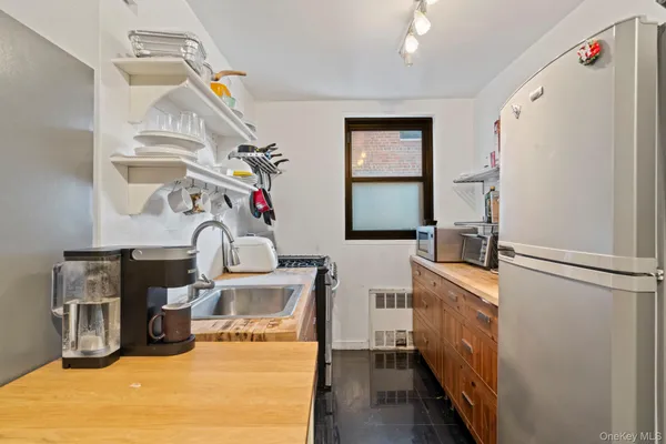 $329,000 | 139-15 83rd Avenue, Unit 330 | Briarwood