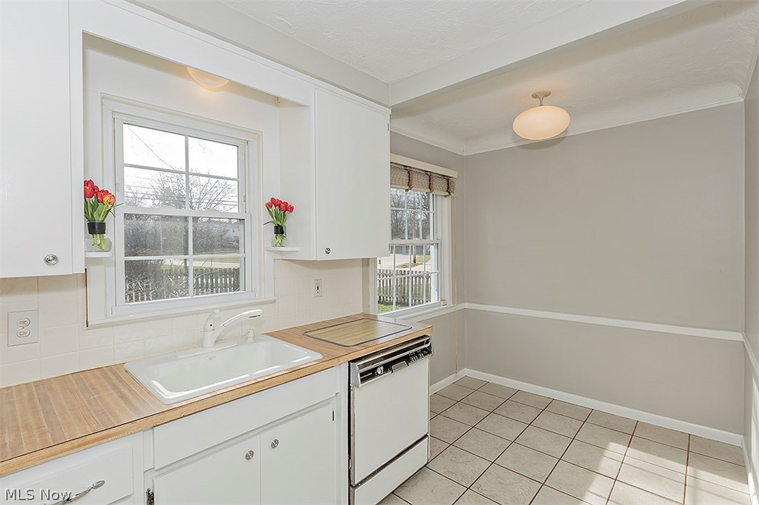 4024 Charlton Road Cleveland, OH 44121 - Photo 17 of 35