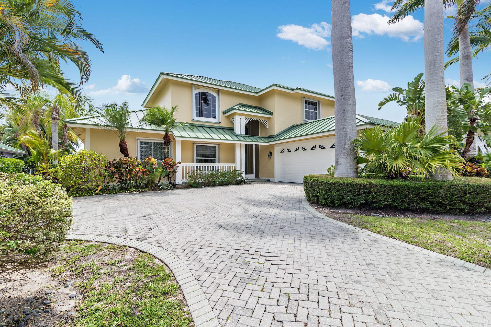 32 Coconut Lane Tequesta, FL 33469 - Photo 2 of 33 3