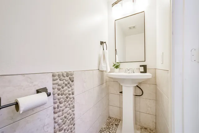 $2,000 | 11823 Keystone Spring Way, Houston, TX 77089