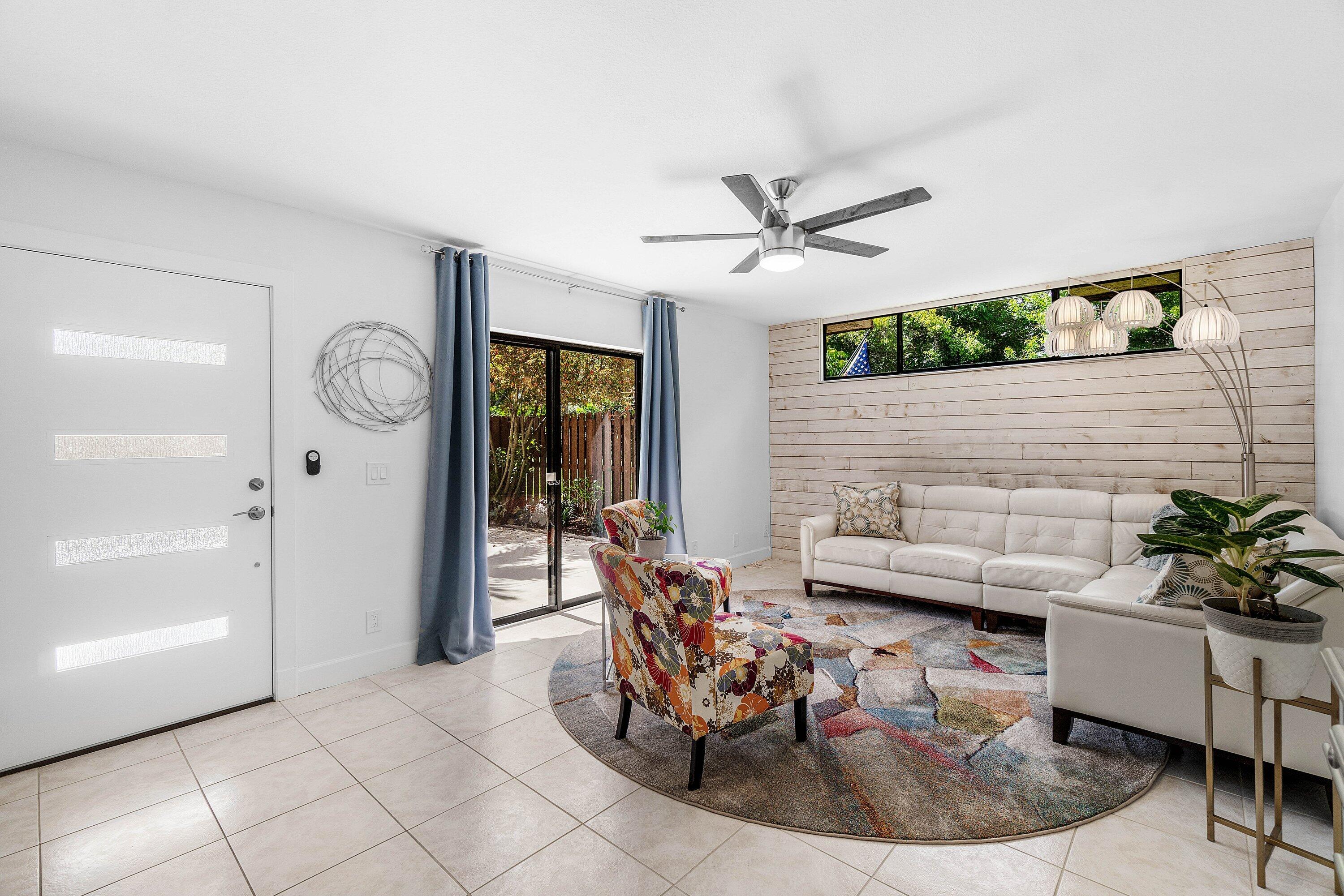 8122 Thames Boulevard, Unit C Boca Raton, FL 33433 - Photo 4 of 43 Entry_Living Room