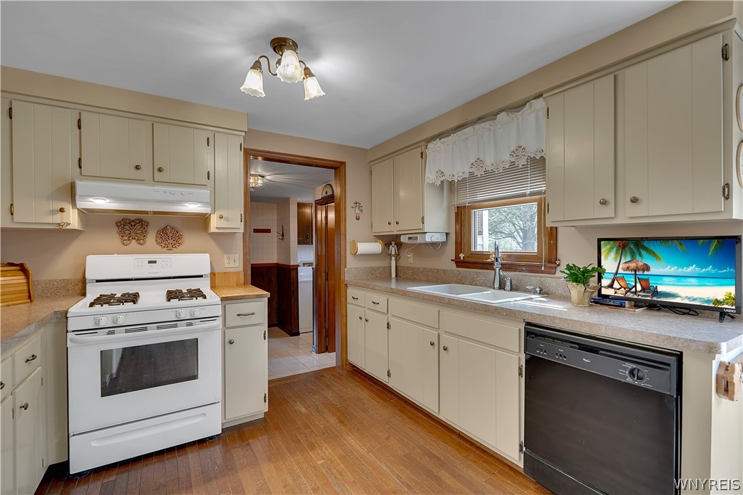 100 3 Rod Road Alden, NY 14004 - Photo 16 of 40 Kitchen