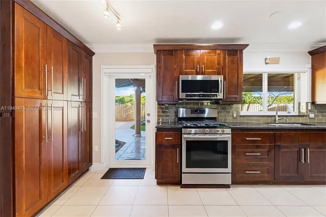 $895,000 | 9461 Southwest 31st Terrace, Miami, FL 33165