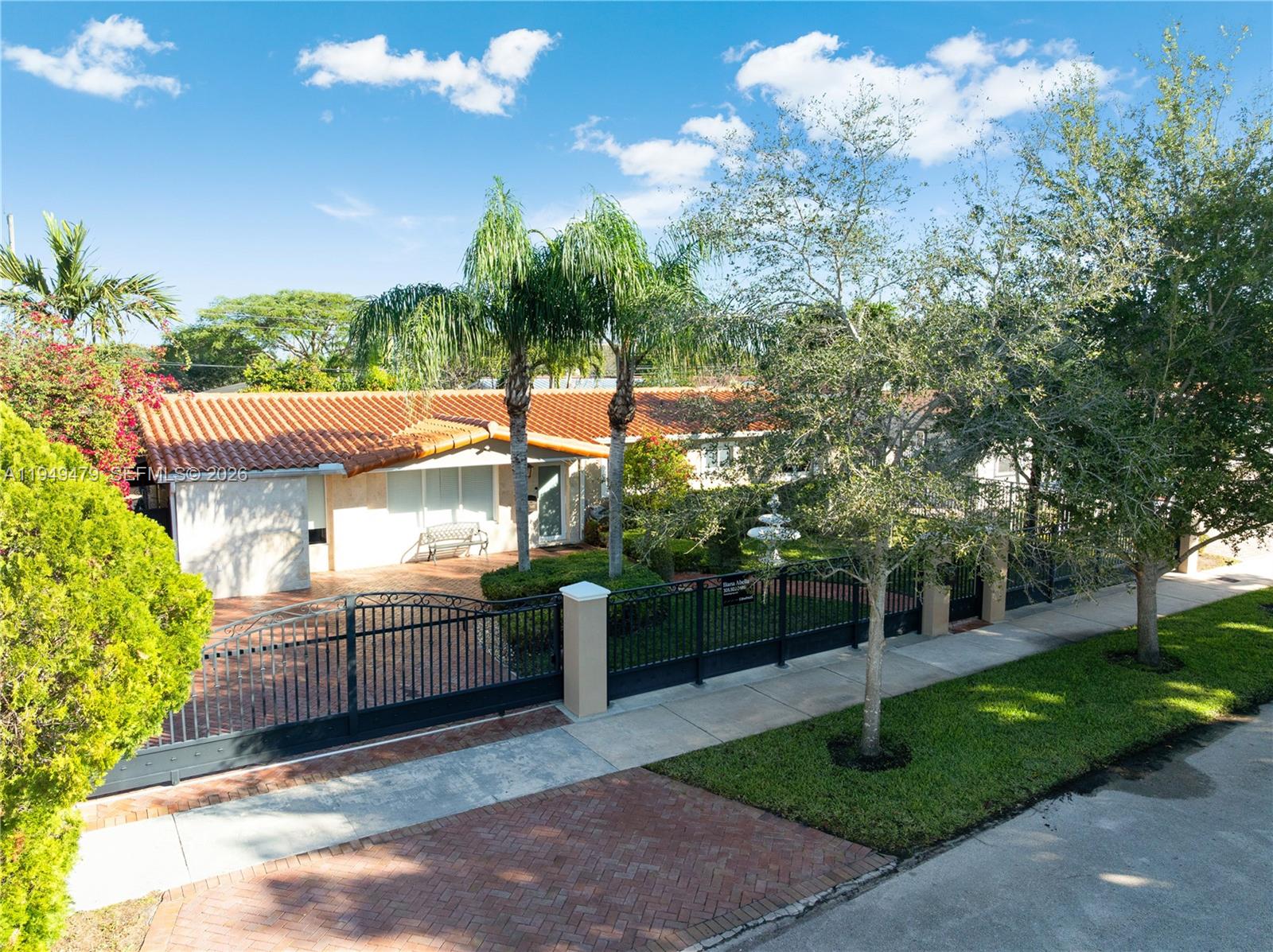 9461 Southwest 31st Terrace Miami, FL 33165 - Photo 6 of 41