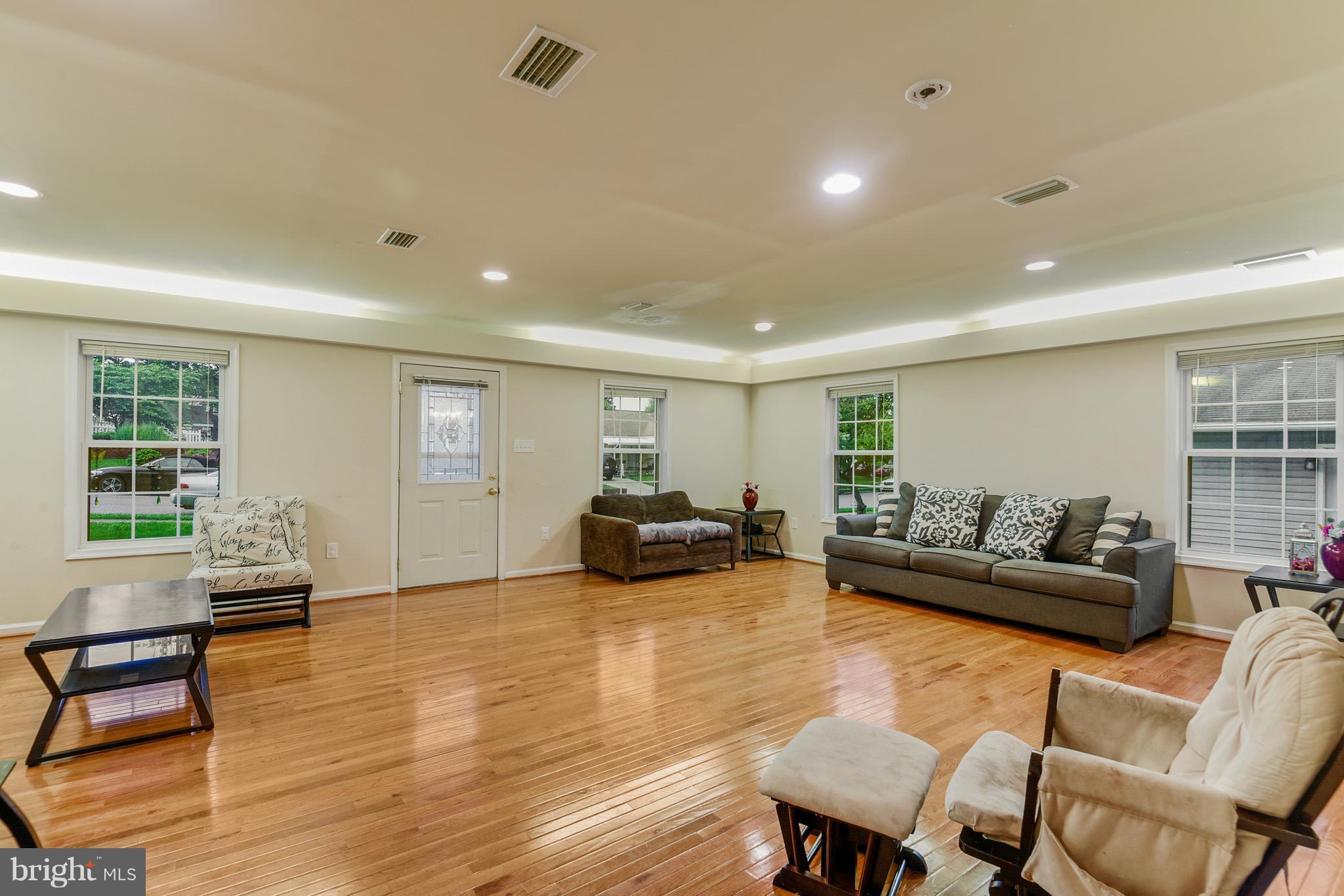 305 Adam Road Frederick, MD 21701 - Photo 5 of 29 Living Room