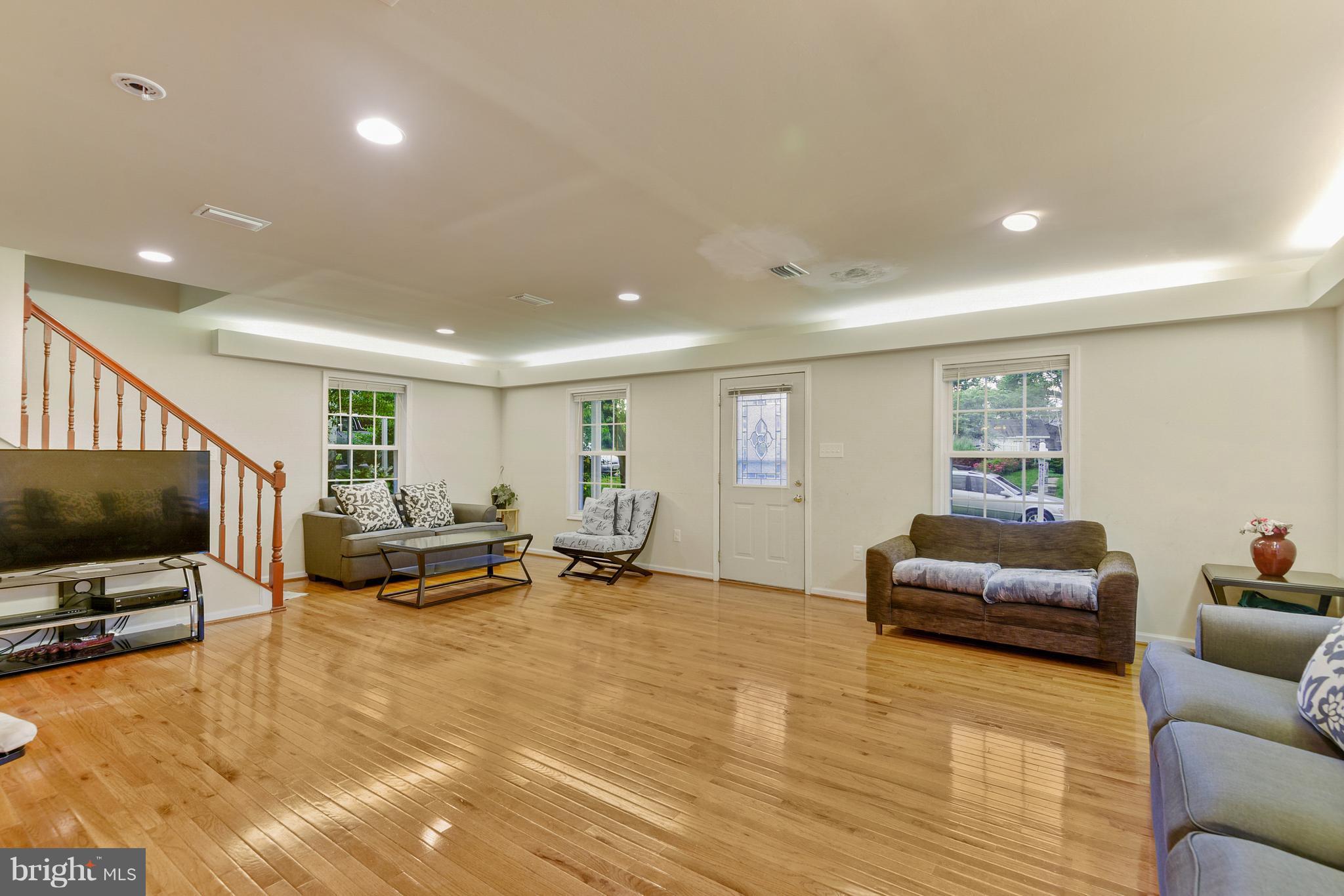 305 Adam Road Frederick, MD 21701 - Photo 6 of 29 Living Room