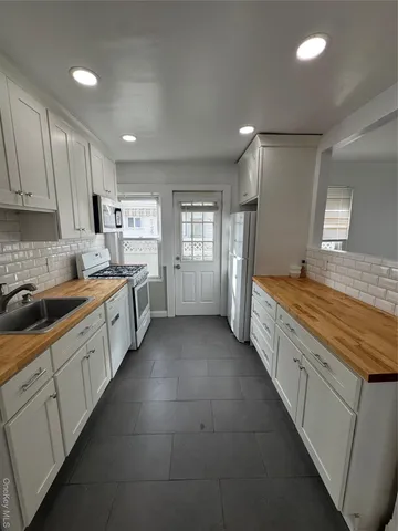 $4,500 | 10 Dorothy Court, Merrick, NY 11566