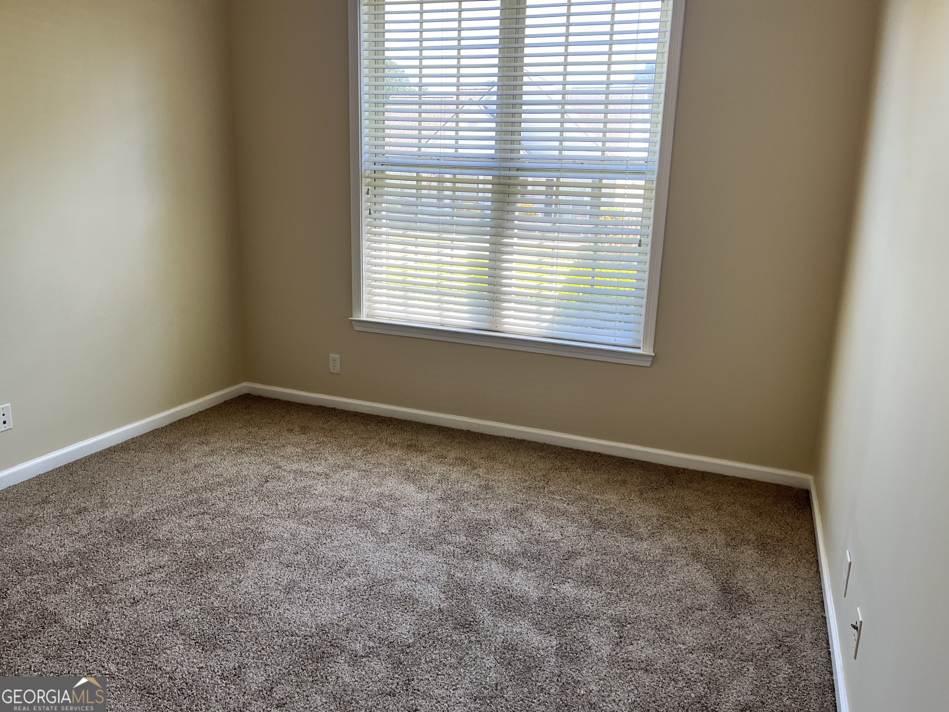 99 High Point North Newnan, GA 30265 - Photo 22 of 33 an empty room with a window