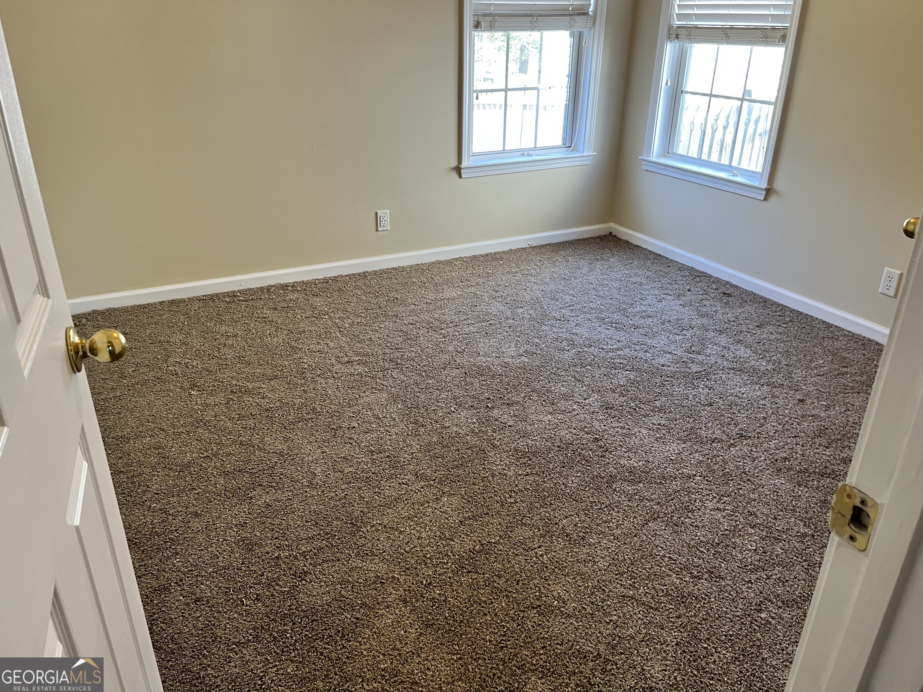 99 High Point North Newnan, GA 30265 - Photo 25 of 33 an empty room with windows